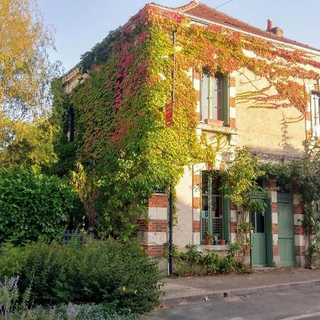 Maison D'Hotes "Les Volets Verts" Et Sa Brocante Ecueille Екстер'єр фото