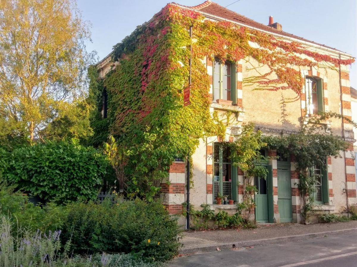 Maison D'Hotes "Les Volets Verts" Et Sa Brocante Ecueille Екстер'єр фото