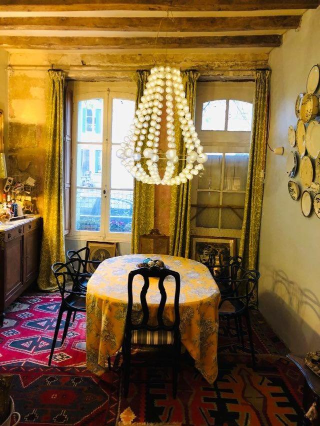 Maison D'Hotes "Les Volets Verts" Et Sa Brocante Ecueille Екстер'єр фото