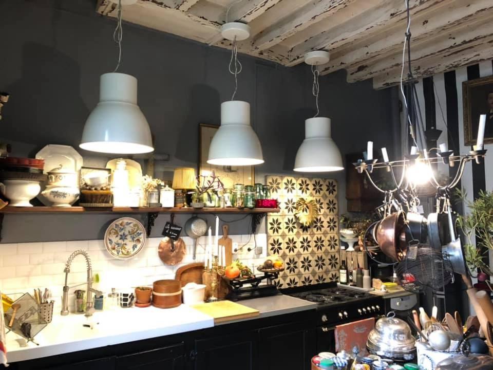 Maison D'Hotes "Les Volets Verts" Et Sa Brocante Ecueille Екстер'єр фото
