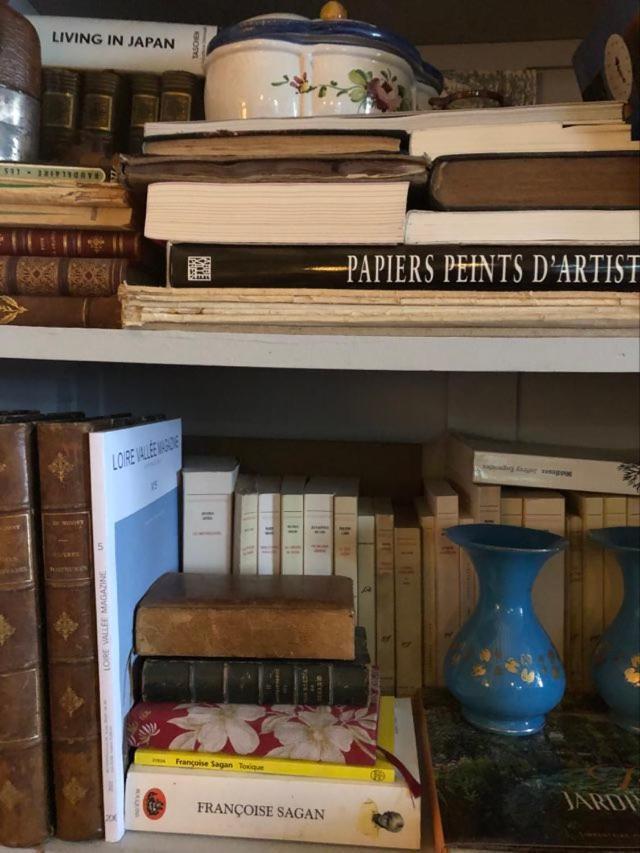 Maison D'Hotes "Les Volets Verts" Et Sa Brocante Ecueille Екстер'єр фото
