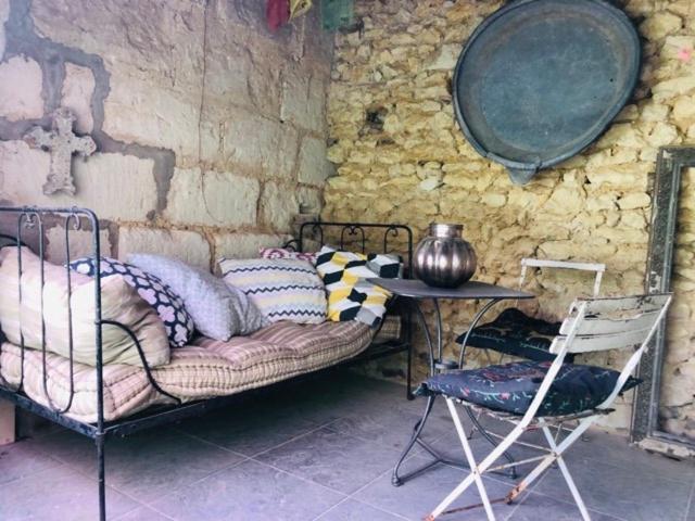 Maison D'Hotes "Les Volets Verts" Et Sa Brocante Ecueille Екстер'єр фото